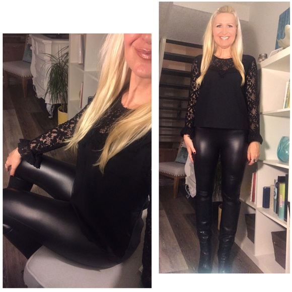 ☕️Black Lace Bell Sleeve Top🌟 - Picture 3 of 6